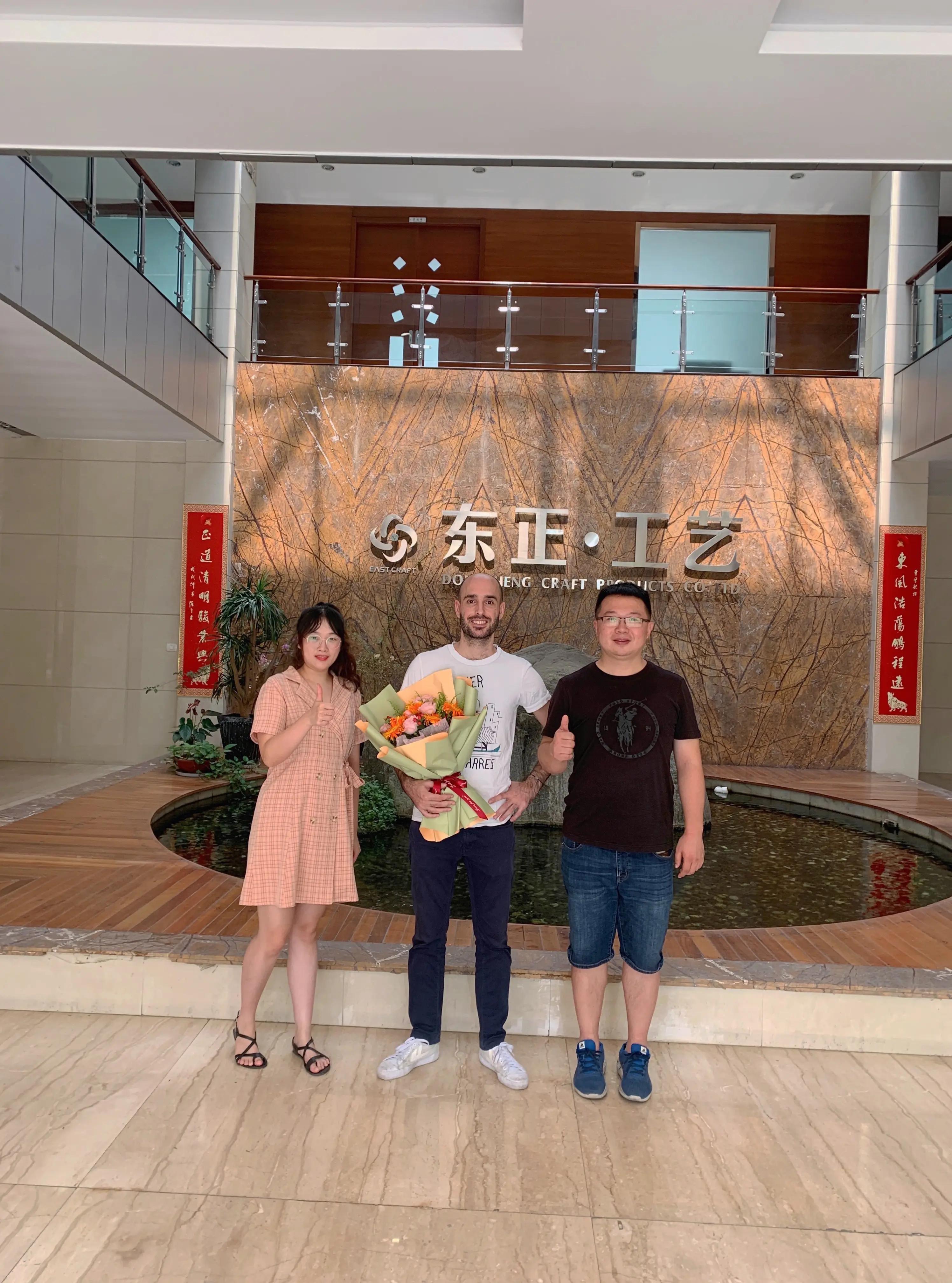 Dongzheng team photo with international customers