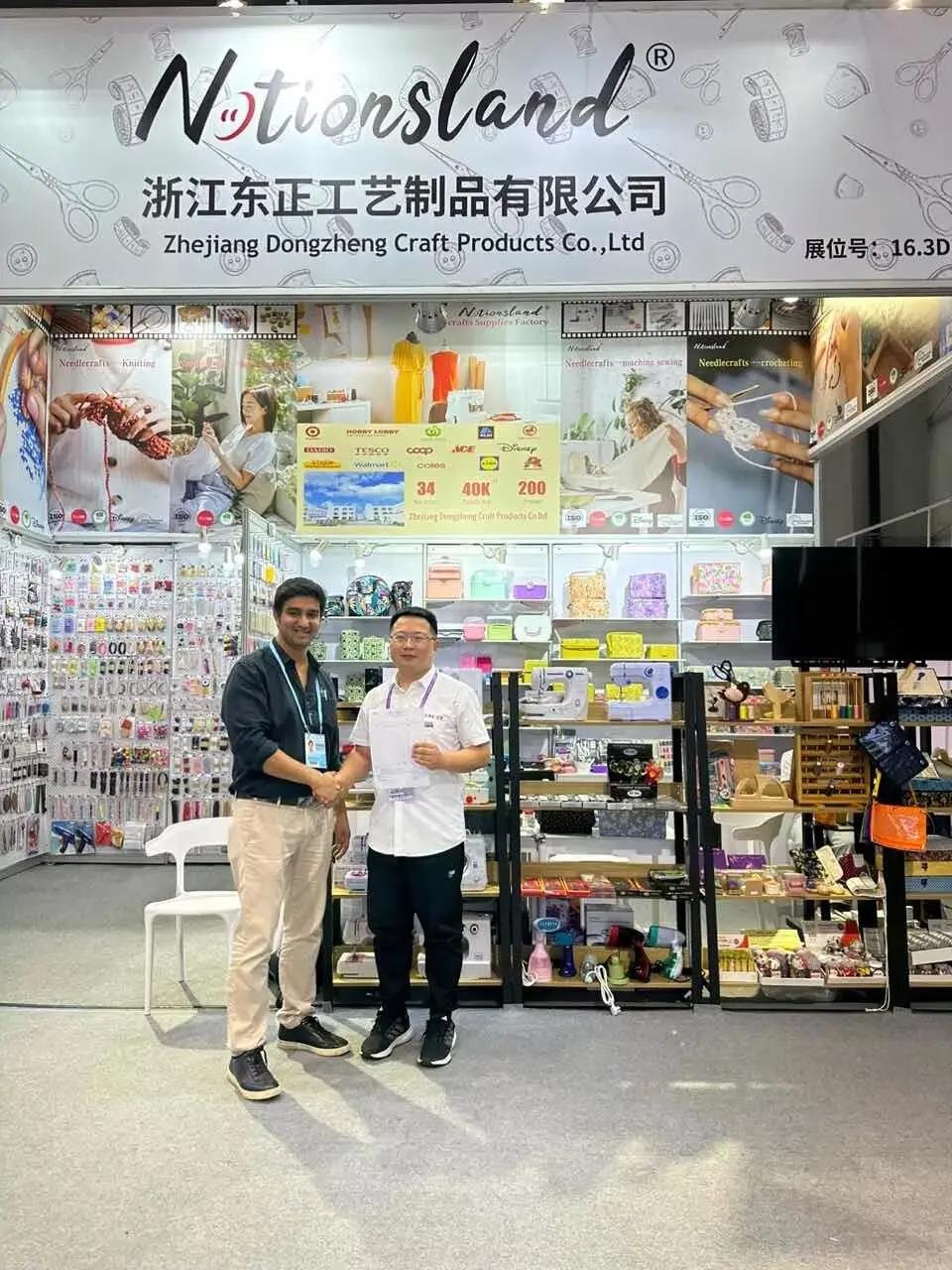 Dongzheng team meeting with customers